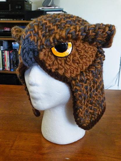 Realistic knit owl hat